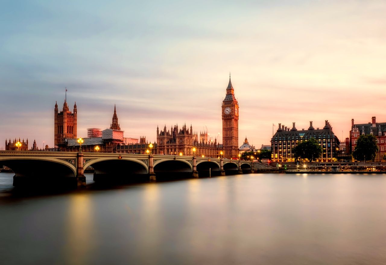 英国留学中介信誉对比示意图